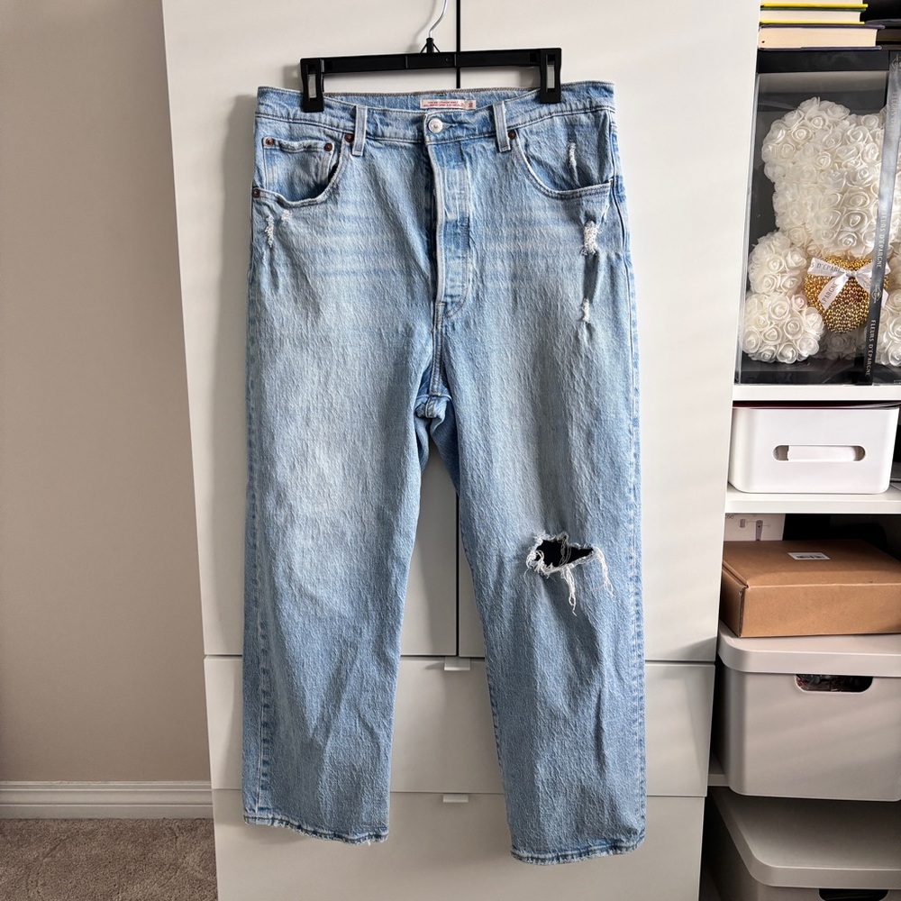 Levi’s Ribcage Straight Ankle Light Blue Distressed Jeans